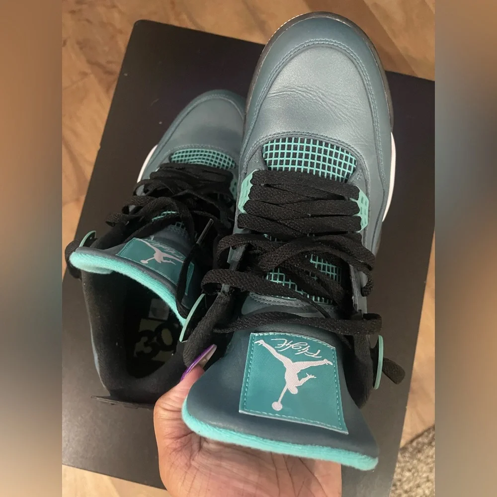 Air Jordan 4 retro Teal & Black Sneakers - size 11M